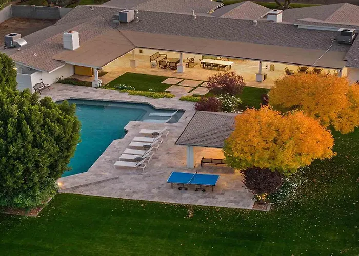 Luxury Retreat With Pool, & Sauna *