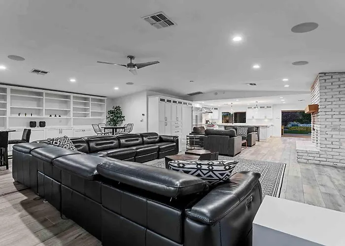Luxury Retreat With Pool, & Sauna Scottsdale