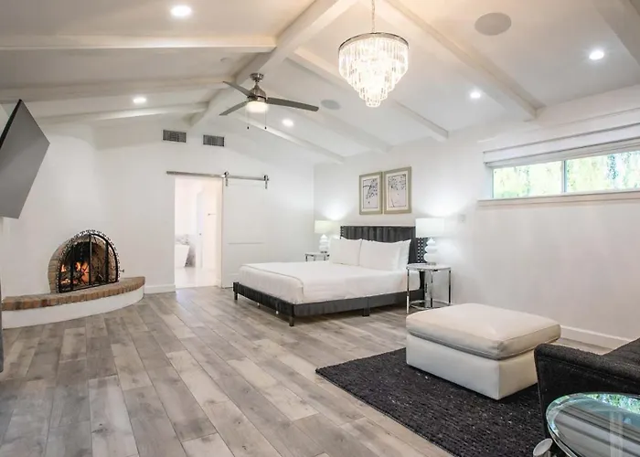 Luxury Retreat With Pool, & Sauna Holiday home
