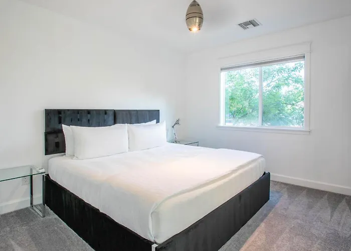 Luxury Retreat With Pool, & Sauna Holiday home *